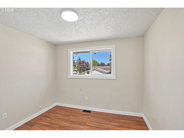 19139 BEDFORD Dr, Oregon City, OR 97045