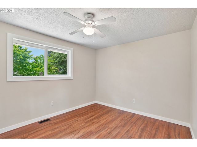 19139 BEDFORD Dr, Oregon City, OR 97045
