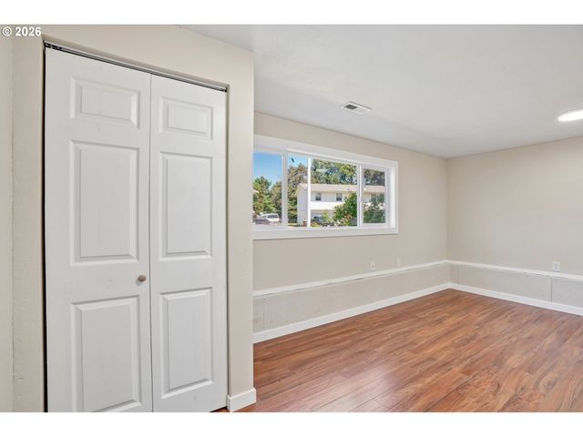 19139 BEDFORD Dr, Oregon City, OR 97045