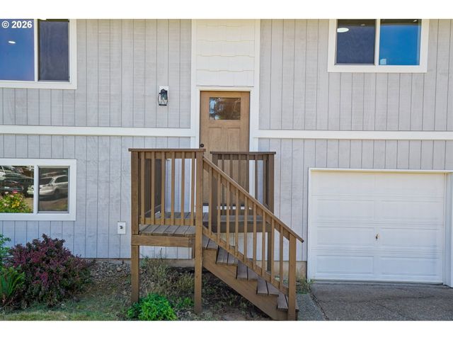 19139 BEDFORD Dr, Oregon City, OR 97045