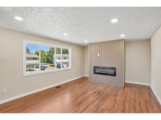 19139 BEDFORD Dr, Oregon City, OR 97045