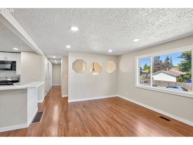 19139 BEDFORD Dr, Oregon City, OR 97045