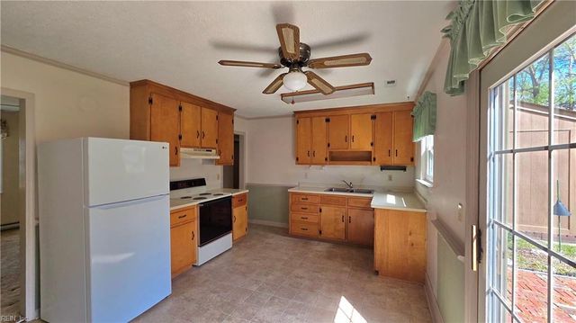 1420 Seward DR, Hampton, VA 23663