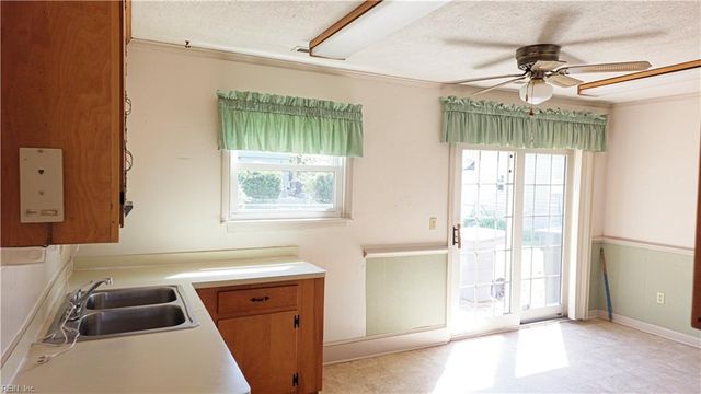 1420 Seward DR, Hampton, VA 23663