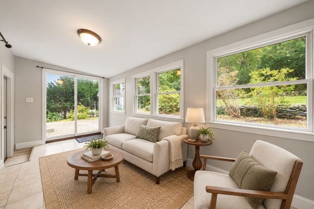 208 Mount Vernon Rd E, Weymouth, MA 02189