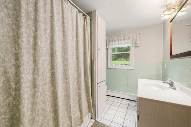 208 Mount Vernon Rd E, Weymouth, MA 02189