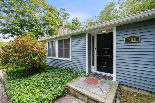 208 Mount Vernon Rd E, Weymouth, MA 02189