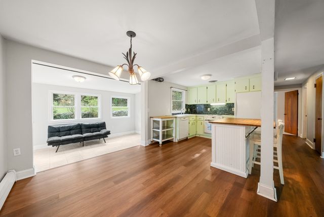 208 Mount Vernon Rd E, Weymouth, MA 02189