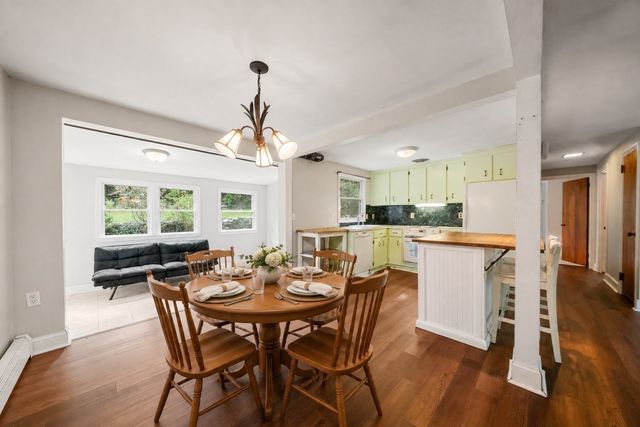 208 Mount Vernon Rd E, Weymouth, MA 02189