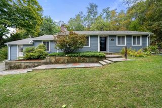 208 Mount Vernon Rd E, Weymouth, MA 02189
