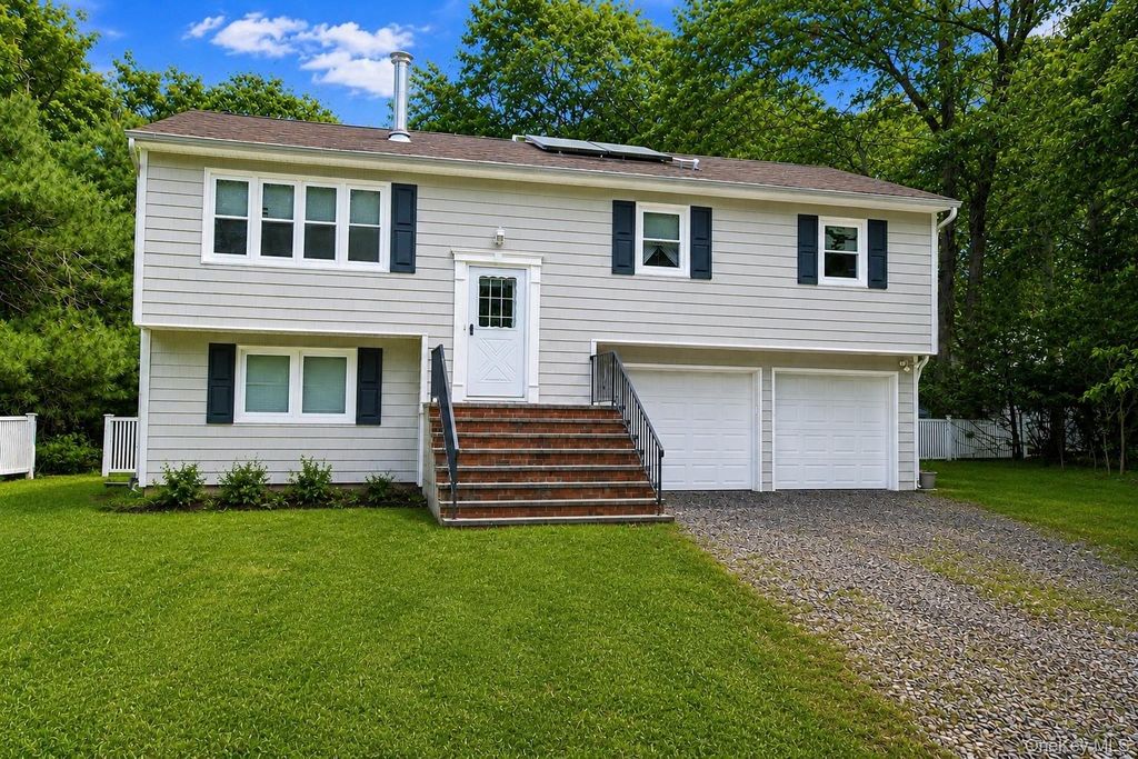 191 Old Willets Path, Smithtown, NY 11787