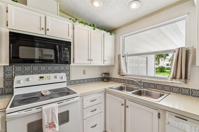 1802 PETUNIA LANE, The Villages, FL 32159