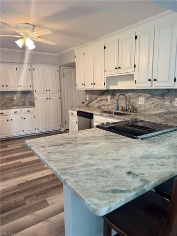 401 Midlothian SQ, Hampton, VA 23669