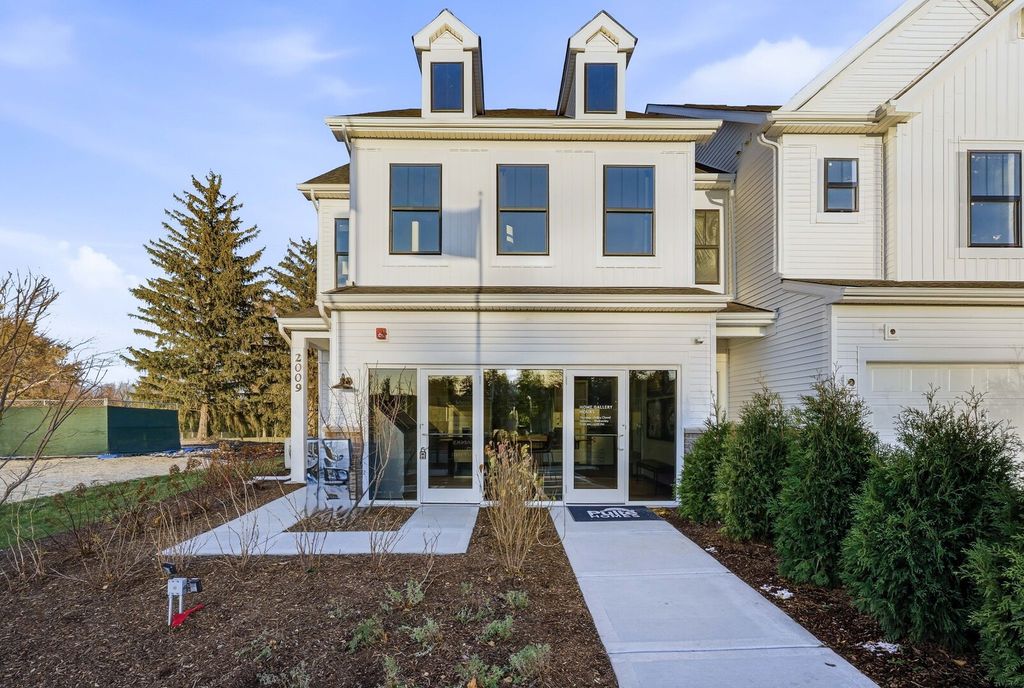 1975 Leiter Way 12002, Hoffman Estates, IL 60169