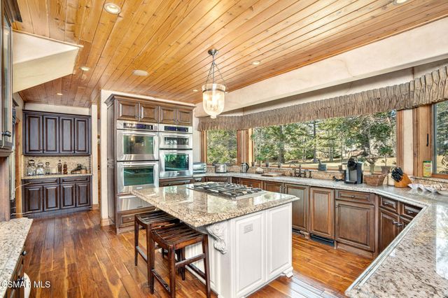 32310 Hummingbird Court, Running Springs, CA 92382