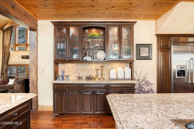 32310 Hummingbird Court, Running Springs, CA 92382