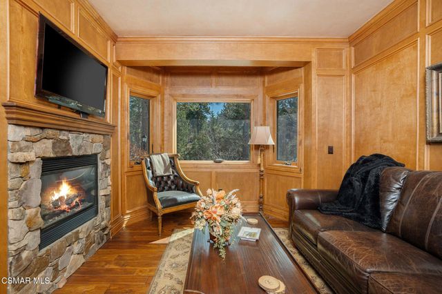 32310 Hummingbird Court, Running Springs, CA 92382