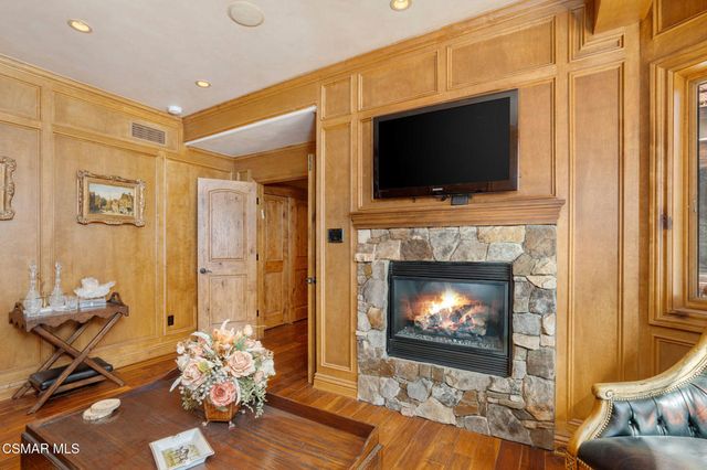 32310 Hummingbird Court, Running Springs, CA 92382