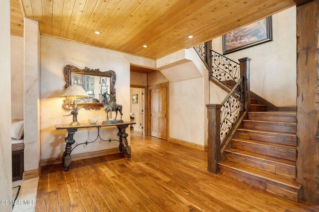 32310 Hummingbird Court, Running Springs, CA 92382