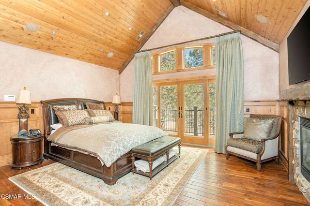 32310 Hummingbird Court, Running Springs, CA 92382