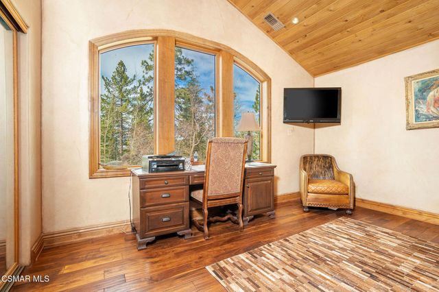 32310 Hummingbird Court, Running Springs, CA 92382