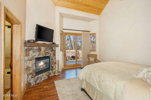 32310 Hummingbird Court, Running Springs, CA 92382