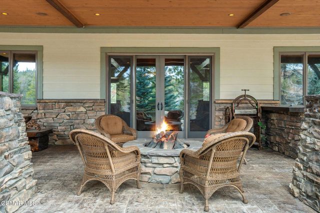 32310 Hummingbird Court, Running Springs, CA 92382