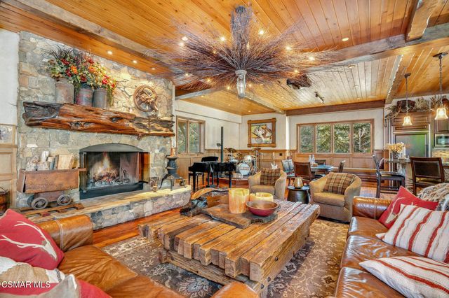 32310 Hummingbird Court, Running Springs, CA 92382