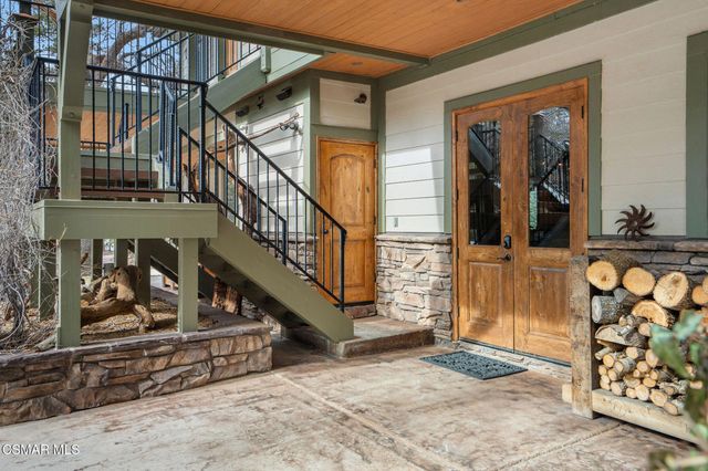 32310 Hummingbird Court, Running Springs, CA 92382