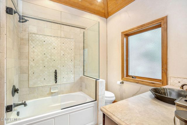 32310 Hummingbird Court, Running Springs, CA 92382