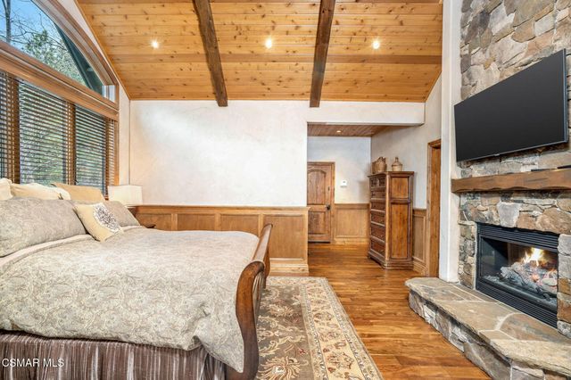 32310 Hummingbird Court, Running Springs, CA 92382