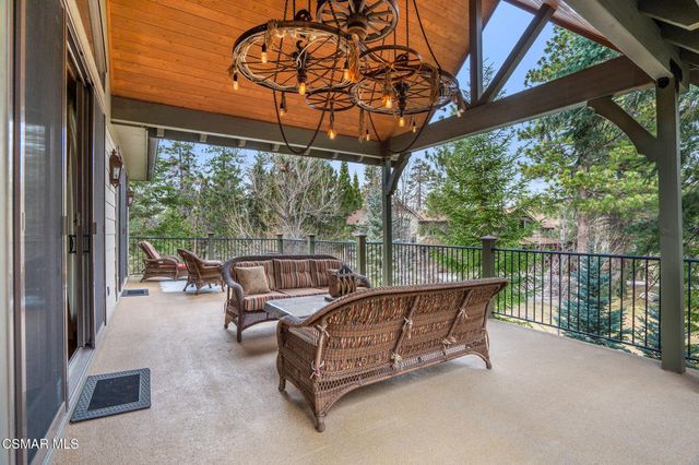 32310 Hummingbird Court, Running Springs, CA 92382