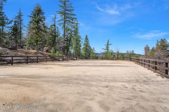 32310 Hummingbird Court, Running Springs, CA 92382