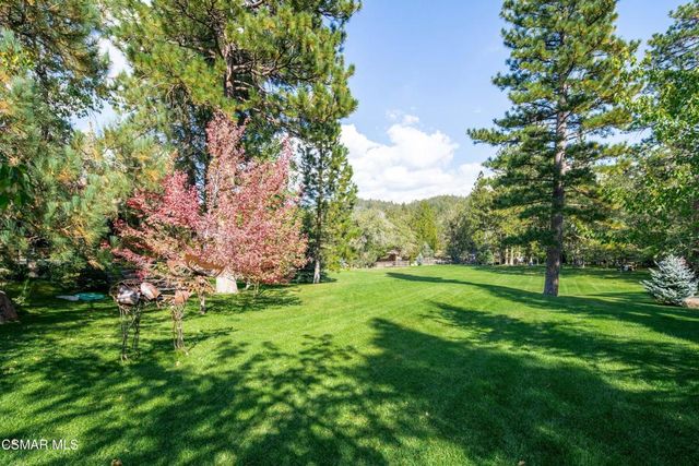 32310 Hummingbird Court, Running Springs, CA 92382