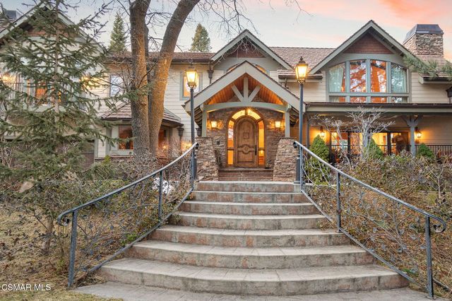 32310 Hummingbird Court, Running Springs, CA 92382