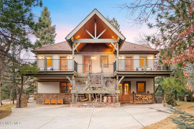 32310 Hummingbird Court, Running Springs, CA 92382