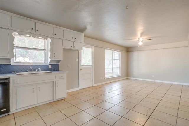 5608 Trail Lake Drive, Fort Worth, TX 76133