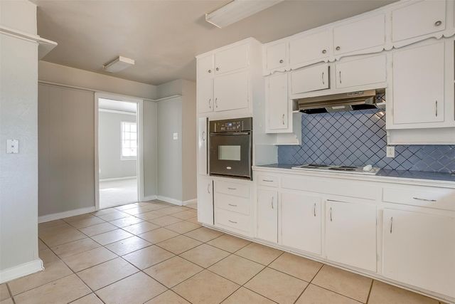 5608 Trail Lake Drive, Fort Worth, TX 76133