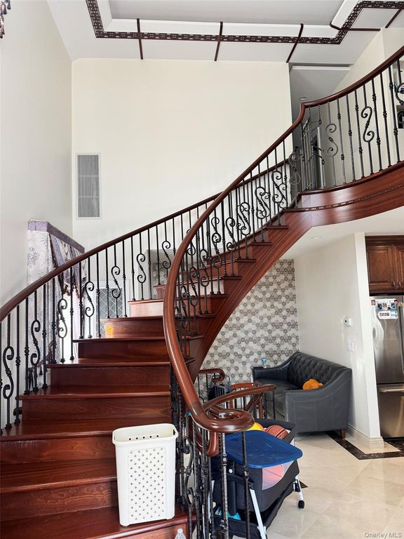 147-22 18th Avenue, Whitestone, NY 11357 — photo 4