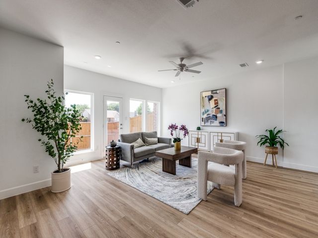 5617 Woodlands Drive, The Colony, TX 75056