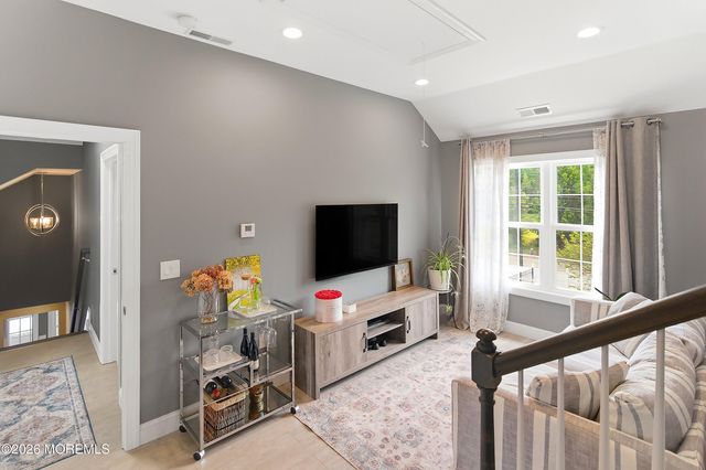 33 Weston Road, Franklin Twp, NJ 08873