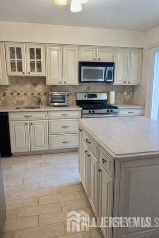 32 dogwood Drive, Edison, NJ 07820