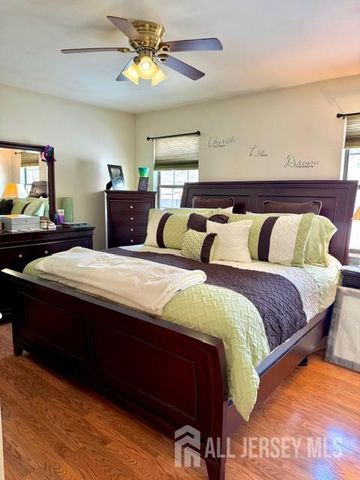 32 dogwood Drive, Edison, NJ 07820