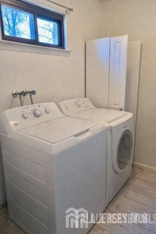 32 dogwood Drive, Edison, NJ 07820