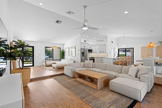 391 S Country Club Boulevard, Boca Raton, FL 33487