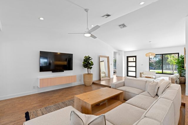 391 S Country Club Boulevard, Boca Raton, FL 33487