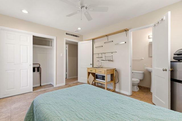 812 Madeira Drive NE, Albuquerque, NM 87108