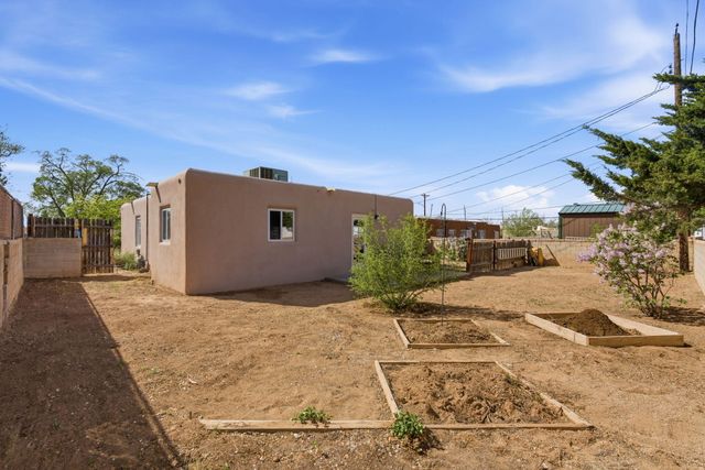 812 Madeira Drive NE, Albuquerque, NM 87108