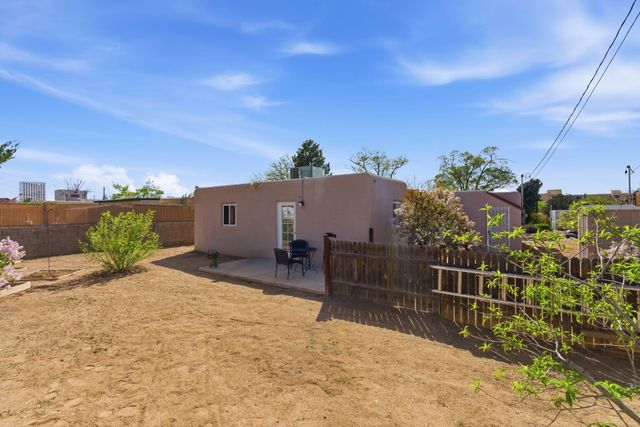 812 Madeira Drive NE, Albuquerque, NM 87108