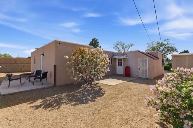 812 Madeira Drive NE, Albuquerque, NM 87108